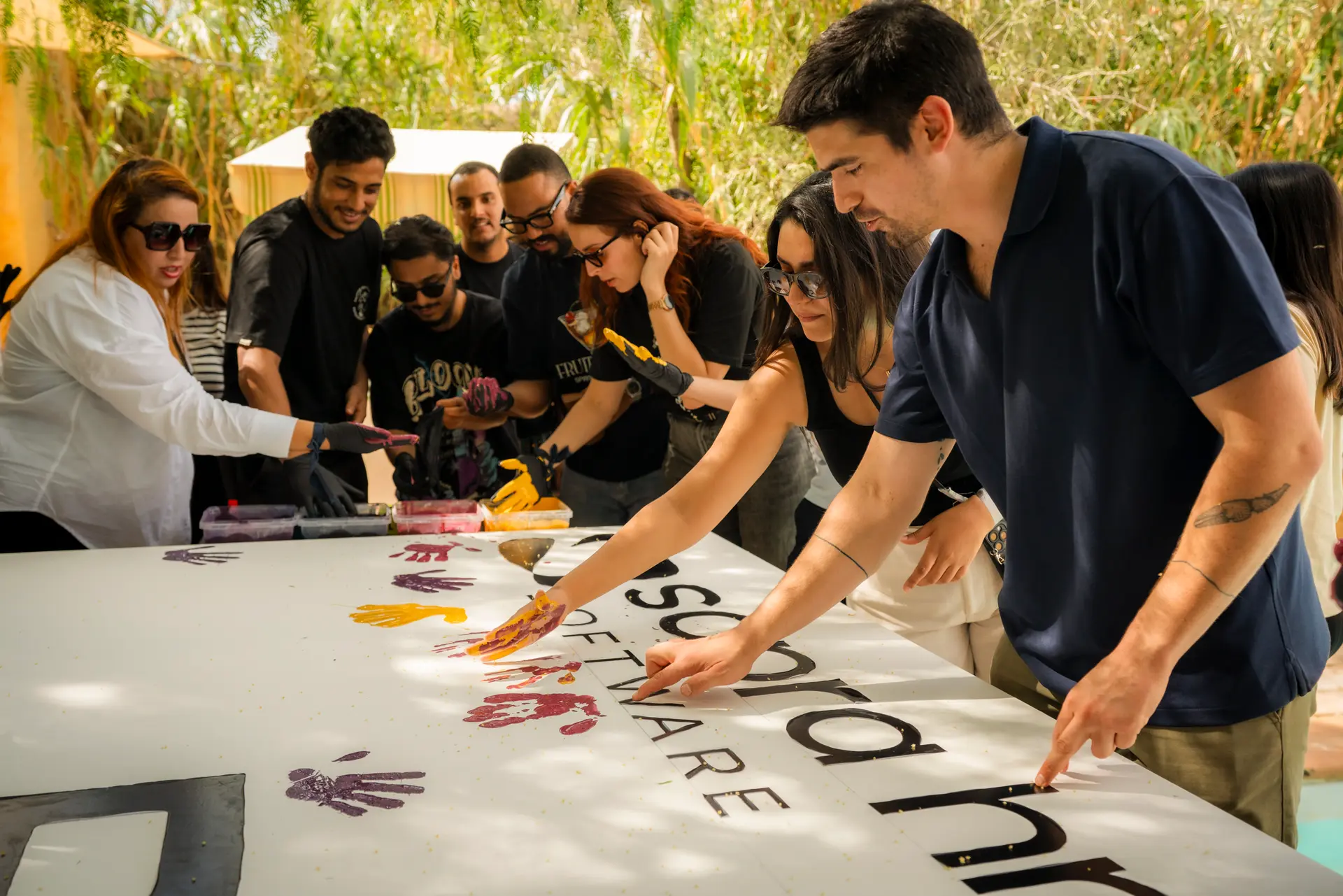 Team building créatif en Tunisie : artisanat, art, cuisine et céramique au service de la cohésion