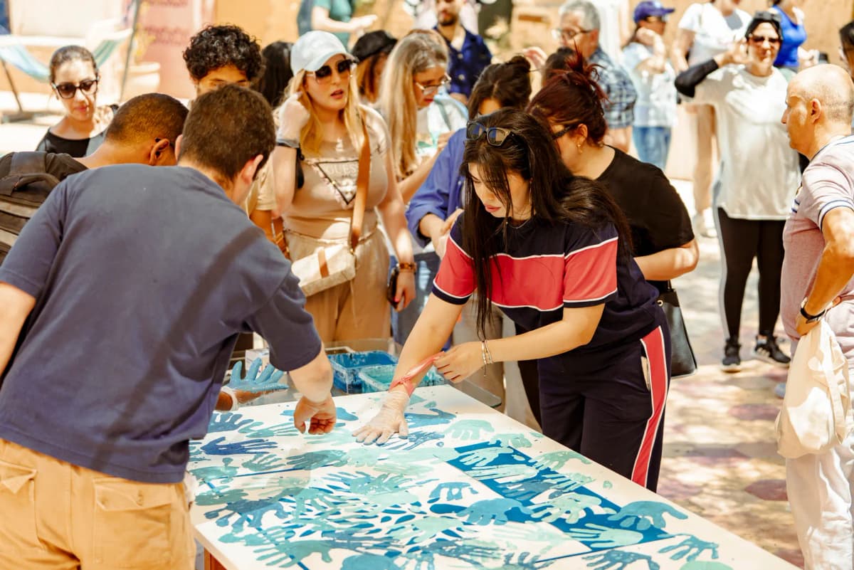 Challenge créatif team building — peinture et empreintes